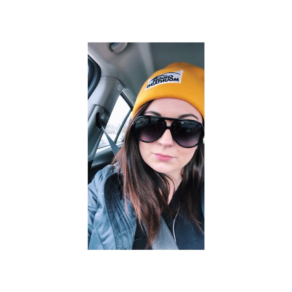 Meet your Posher, Caitlin